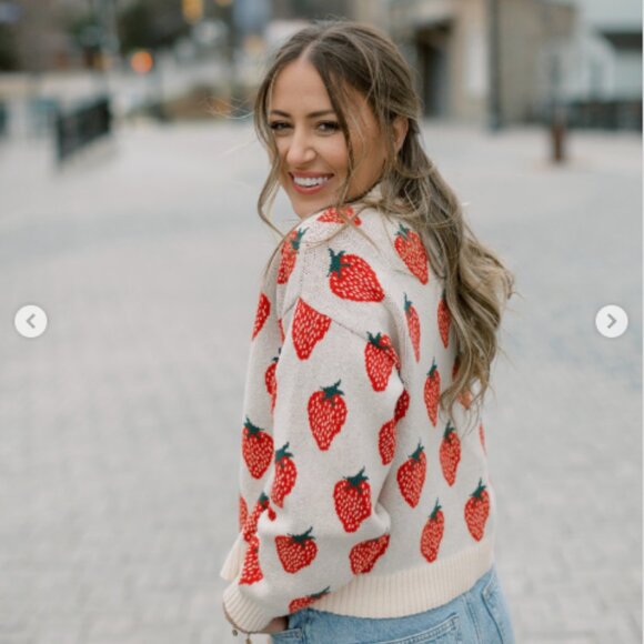 Smash + Tess / Fallon Farinacci Strawberry Sweater M/L - Picture 2 of 8